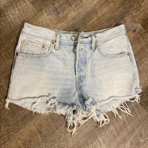 High waisted Levi shorts